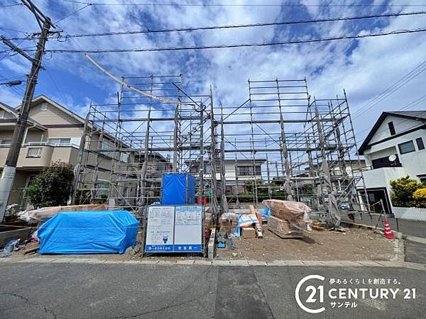 前面道路から撮影した現地写真です♪