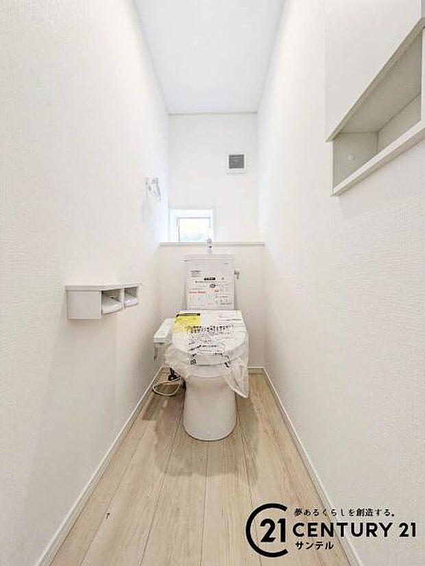 1Fのウォシュレットが付いた落ち着いた空間のお手洗いになります♪