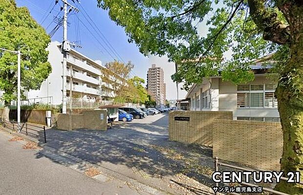 鹿児島市立伊敷中学校まで1400m