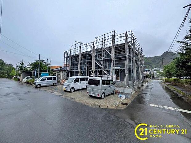 前面道路から撮影した現地写真です♪