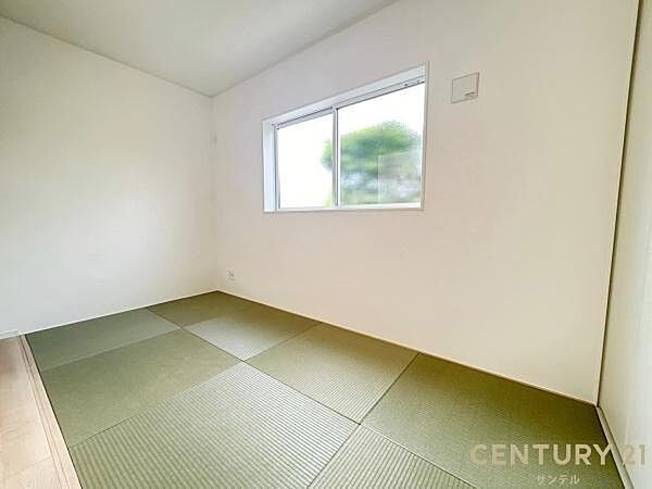 (同仕様モデル写真)和室です♪リビング横に和室があることで和と洋の雰囲気を味わえ素敵な空間を演出でき、お子様の遊び部屋や客間としても利用できます♪