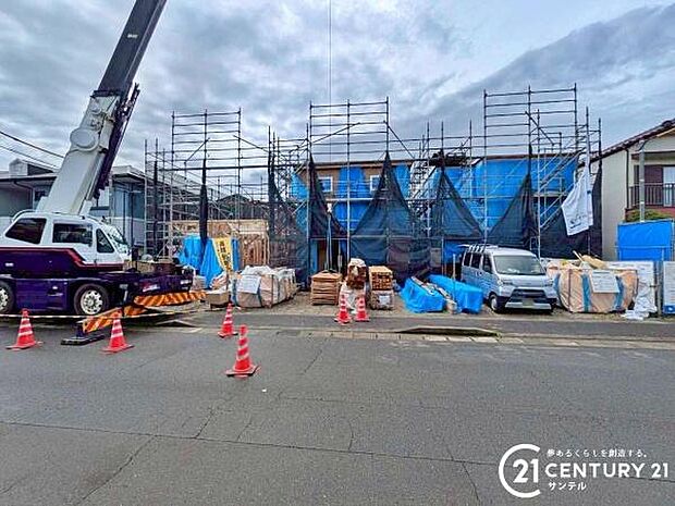 前面道路から撮影した現地写真です♪