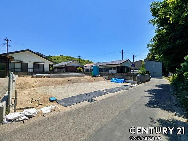 前面道路から撮影した現地写真です♪