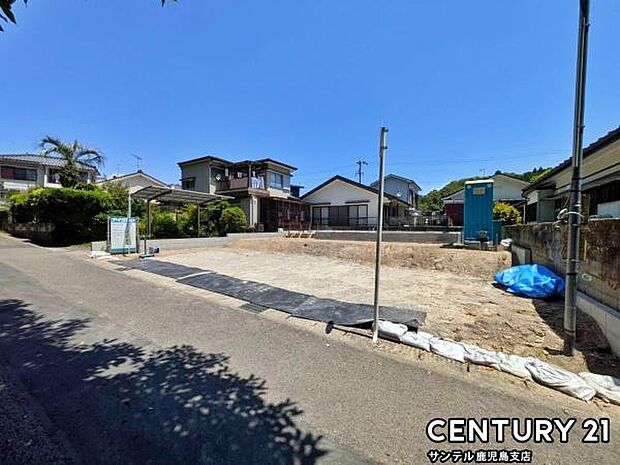前面道路から撮影した現地写真です♪