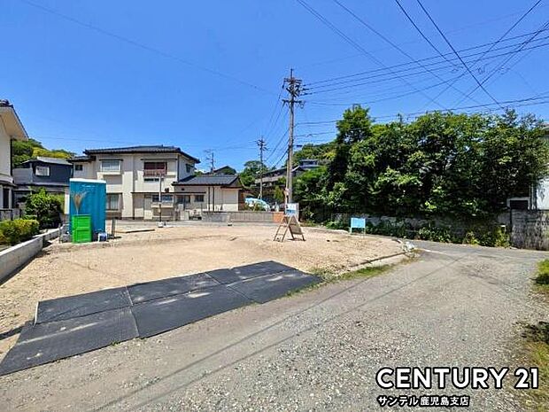 前面道路から撮影した現地写真です♪
