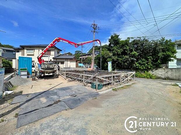 前面道路から撮影した現地写真です♪