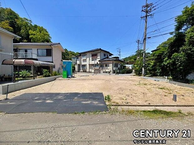 前面道路から撮影した現地写真です♪
