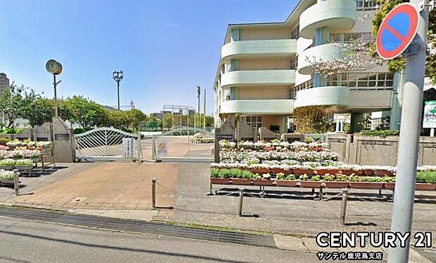 鹿児島市立甲東中学校まで1000m