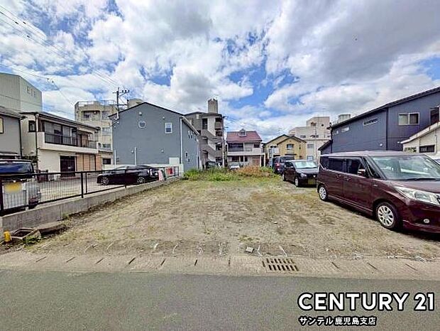 前面道路から撮影した現地写真です♪