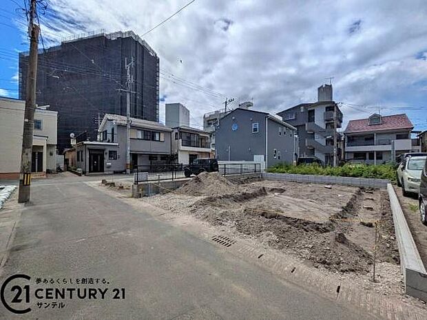 前面道路から撮影した現地写真です♪