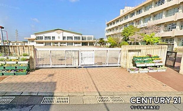 鹿児島市立草牟田小学校まで600m