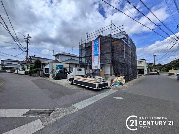 前面道路から撮影した現地写真です♪