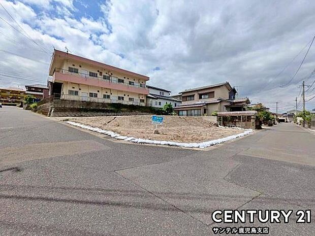 前面道路から撮影した現地写真です♪