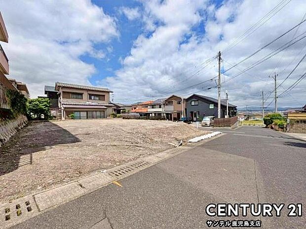 前面道路から撮影した現地写真です♪