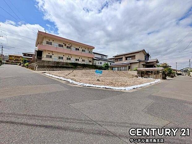 前面道路から撮影した現地写真です♪