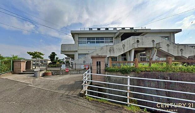 霧島市立富隈小学校まで1100m