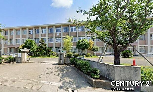 霧島市立隼人中学校まで1000m