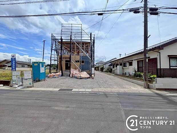 前面道路から撮影した現地写真です♪