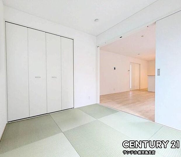 (同仕様モデル写真)和室です♪リビング横に和室があることで和と洋の雰囲気を味わえ素敵な空間を演出でき、お子様の遊び部屋や客間としても利用できます♪