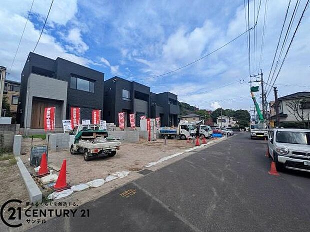 前面道路から撮影した現地写真です♪