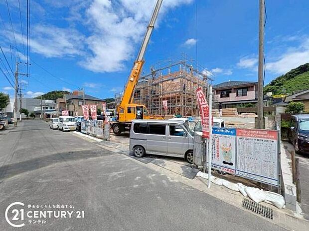 前面道路から撮影した現地写真です♪