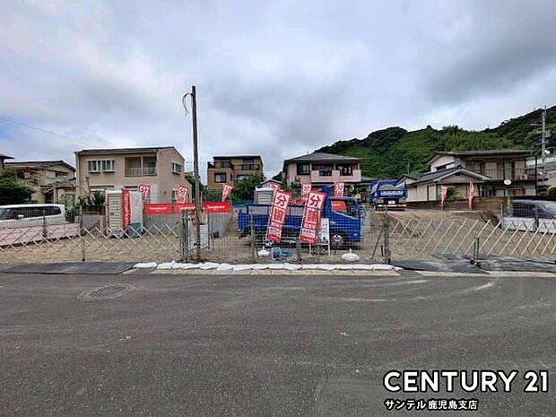 前面道路から撮影した現地写真です♪
