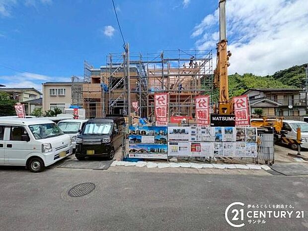 前面道路から撮影した現地写真です♪