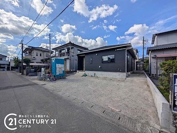 前面道路から撮影した現地写真です♪