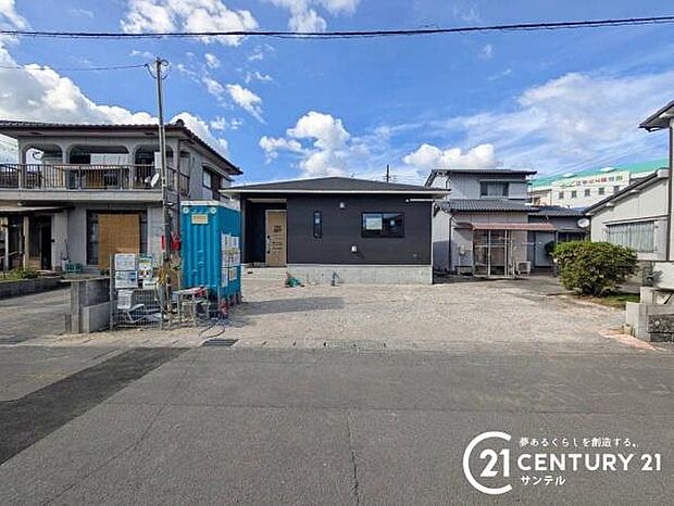 前面道路から撮影した現地写真です♪