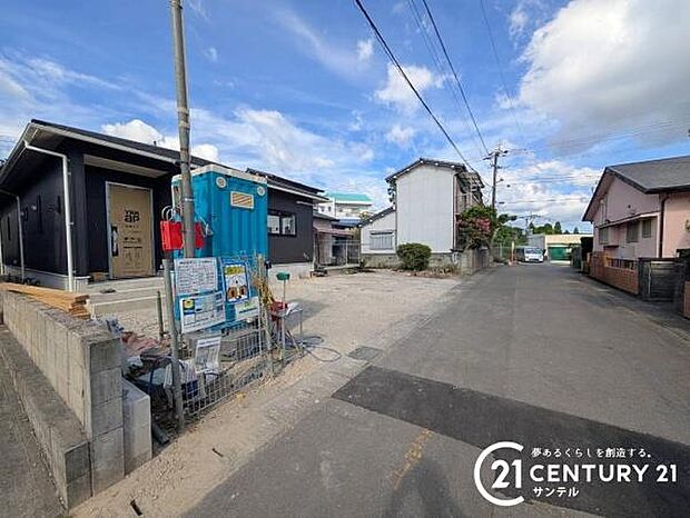 前面道路から撮影した現地写真です♪