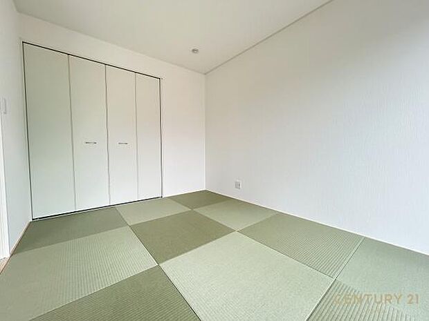 (同仕様モデル写真)和室です♪リビング横に和室があることで和と洋の雰囲気を味わえ素敵な空間を演出でき、お子様の遊び部屋や客間としても利用できます♪