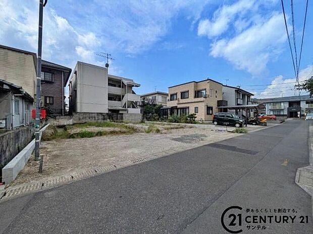 前面道路から撮影した現地写真です♪