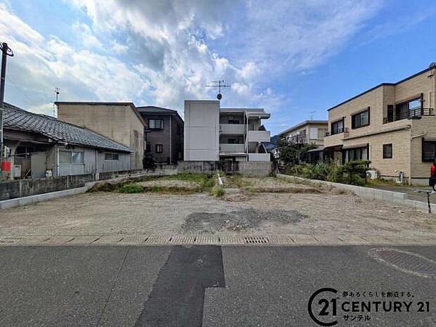 前面道路から撮影した現地写真です♪