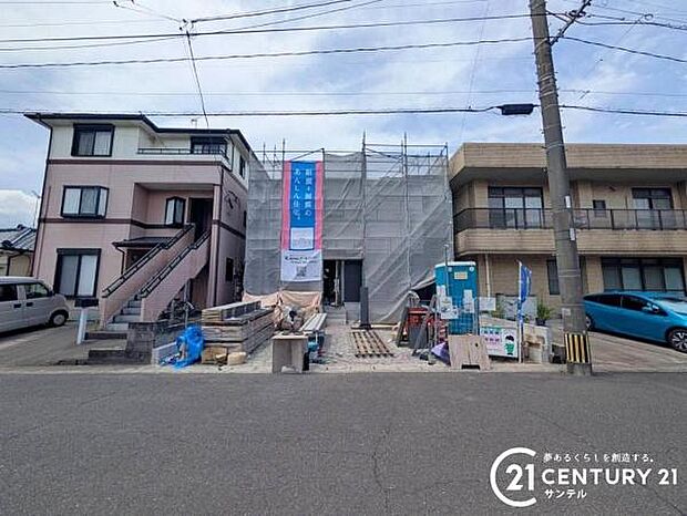前面道路から撮影した現地写真です♪