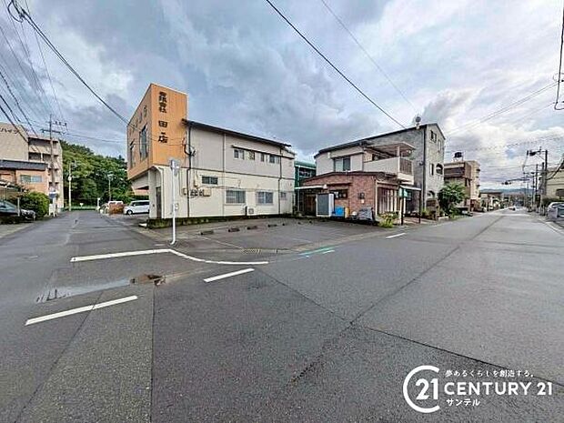 前面道路から撮影した現地写真です♪