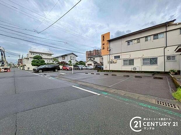 前面道路から撮影した現地写真です♪