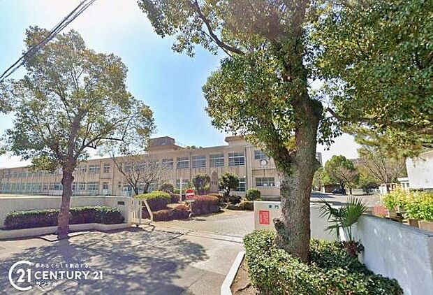 鹿児島市立鴨池中学校まで1100m