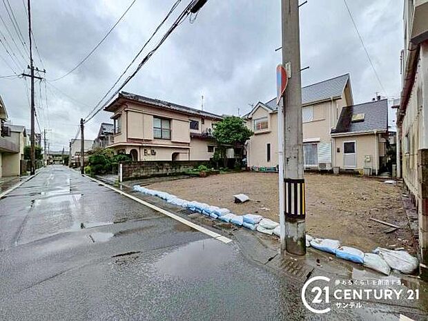 前面道路から撮影した現地写真です♪