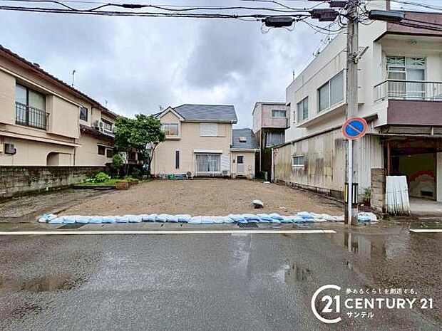 前面道路から撮影した現地写真です♪