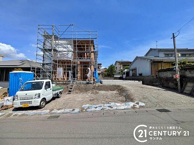 前面道路から撮影した現地写真です♪