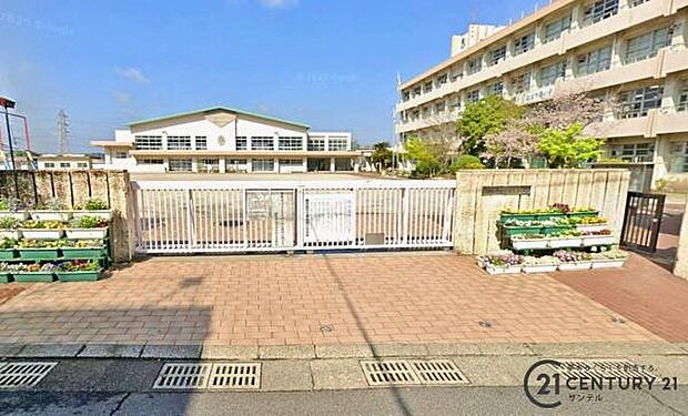 鹿児島市立草牟田小学校まで100m