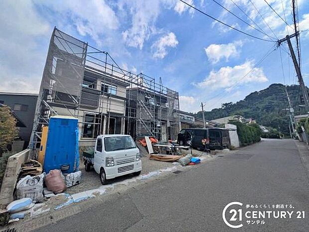 前面道路から撮影した現地写真です♪
