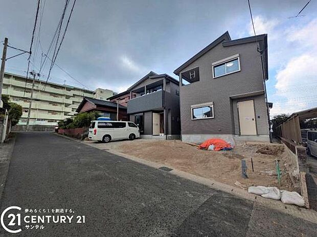 前面道路から撮影した現地写真です。