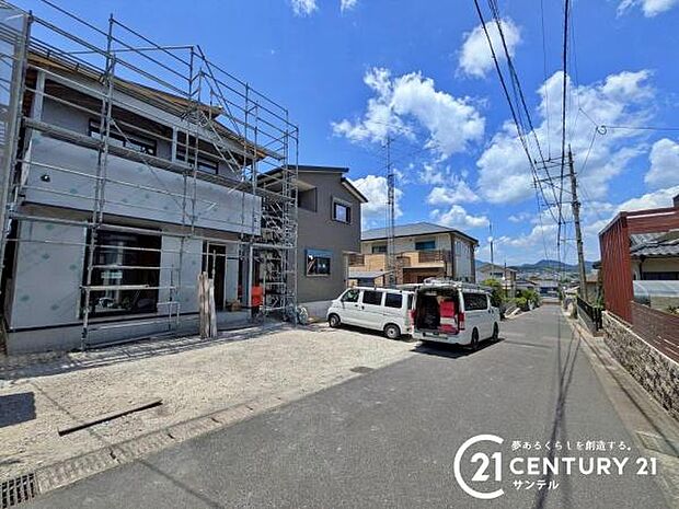 前面道路を含めた現地写真です♪