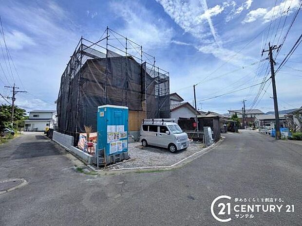 前面道路から撮影した現地写真です♪