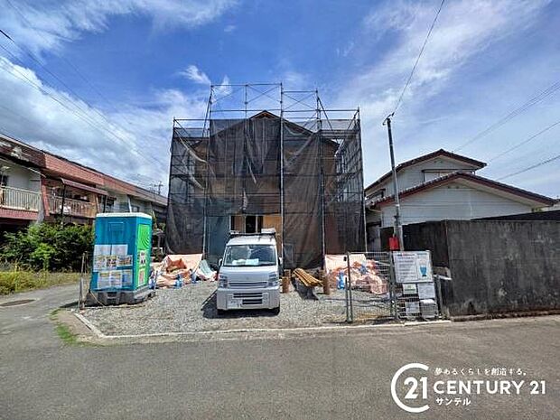 前面道路から撮影した現地写真です♪