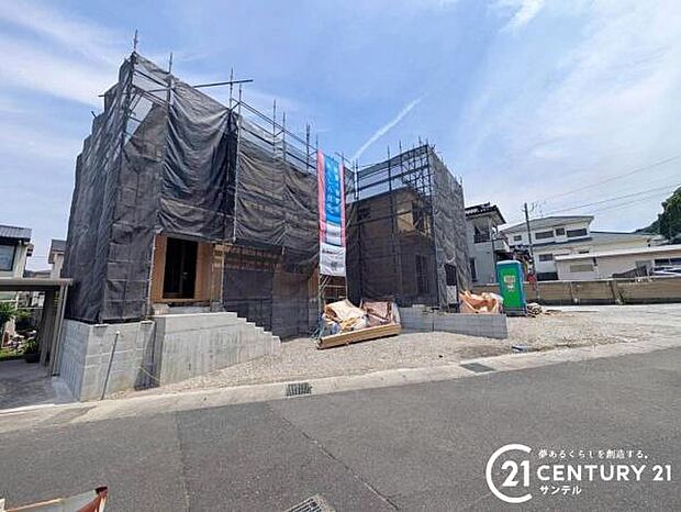 前面道路から撮影した現地写真です♪