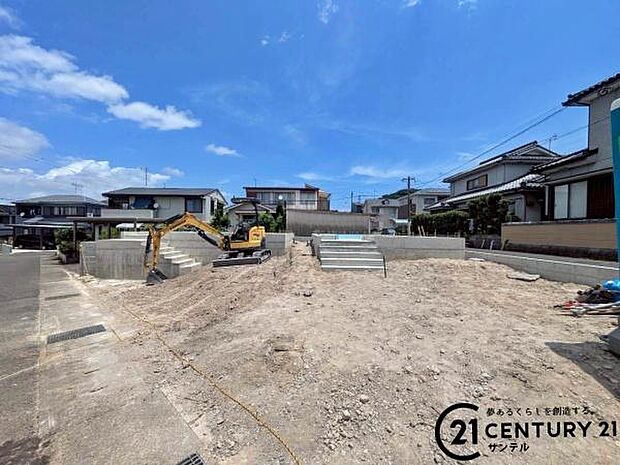 前面道路から撮影した現地写真です♪