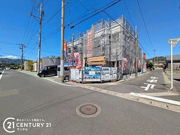 前面道路から撮影した現地写真です♪