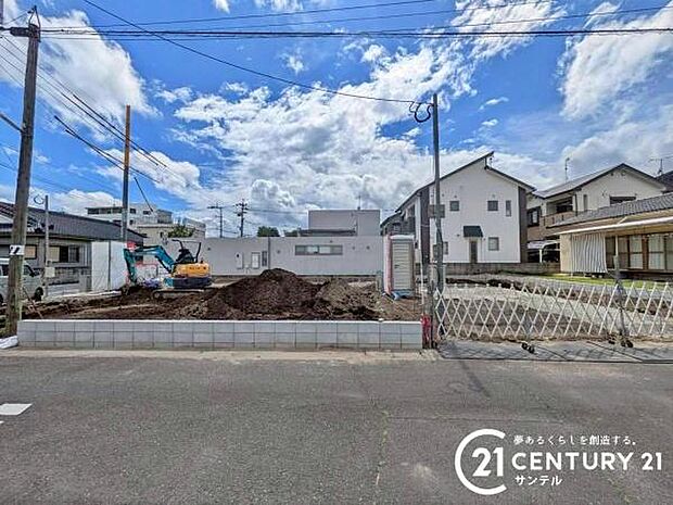 前面道路から撮影した現地写真です♪